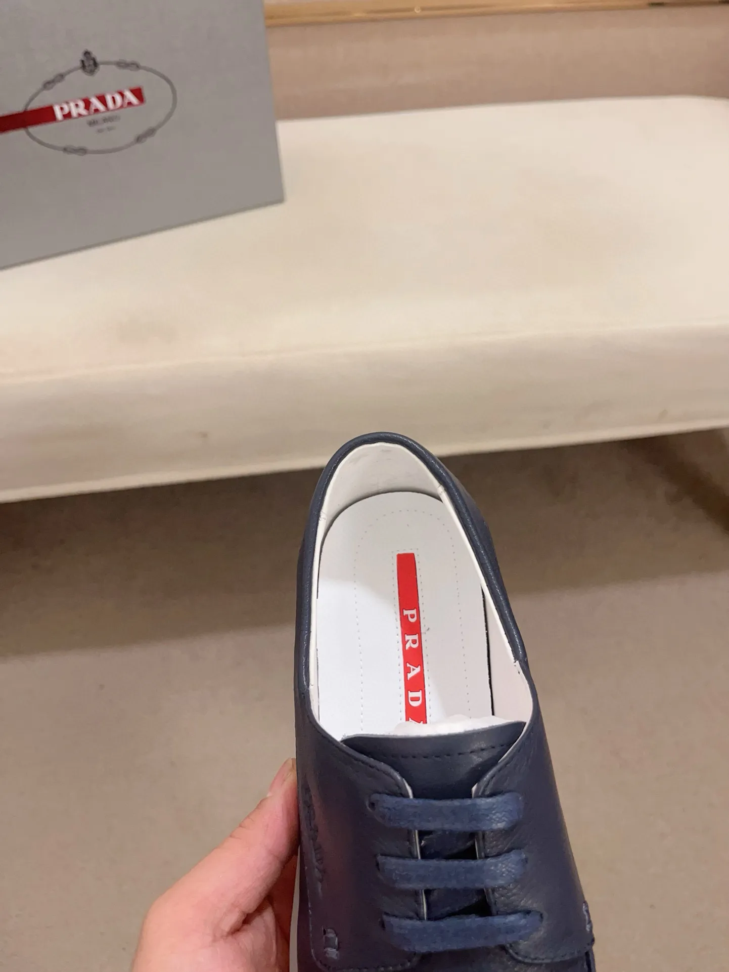 Men's shoes 💰 540💰 ✔️✔️✔️Higher version High-quality new PRADA (Prada) counters are launched at the same time. The new men's shoes and 😘 fabrics are made of high-tech glue-making technology. Lining: Full cowhide lining. 👍🏿 High-end ☄️ air-cushion molded anti-slip rubber outsole, exquisite lines, simple and elegant, comfortable and high-end for leisure travel. Code number: 38 to 44 (45 can be customized and cannot be returned or exchanged)